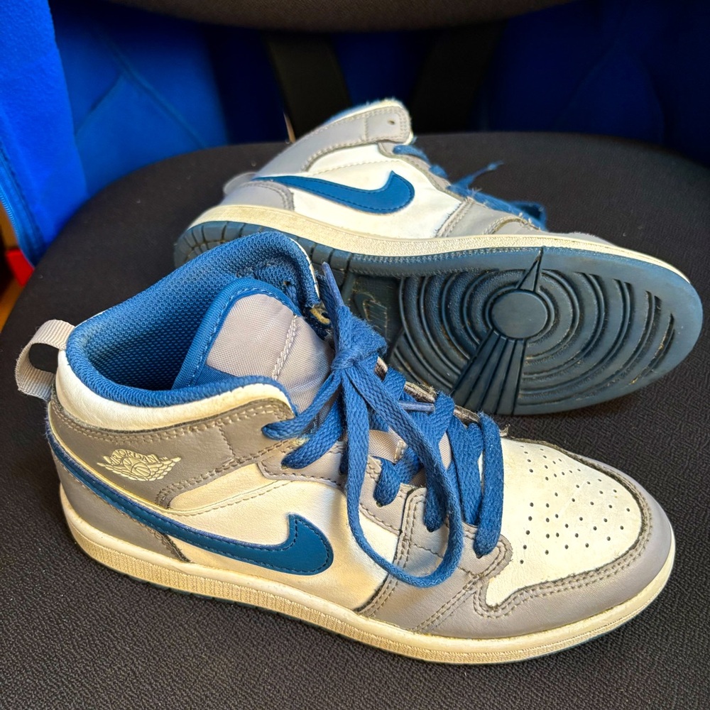 USED- Jordan 1 Mid Cement True Blue size 3Y